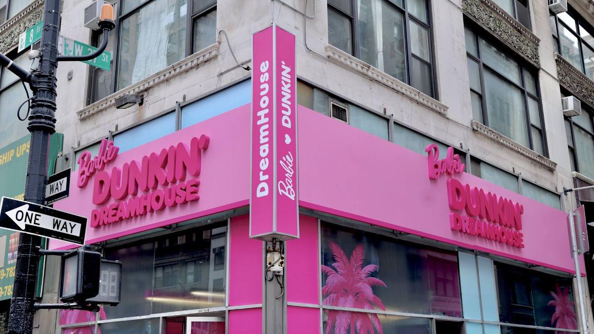 Exterior image of the transformed Dunkin’ outlet in Manhattan (news.dunkindonuts.com)