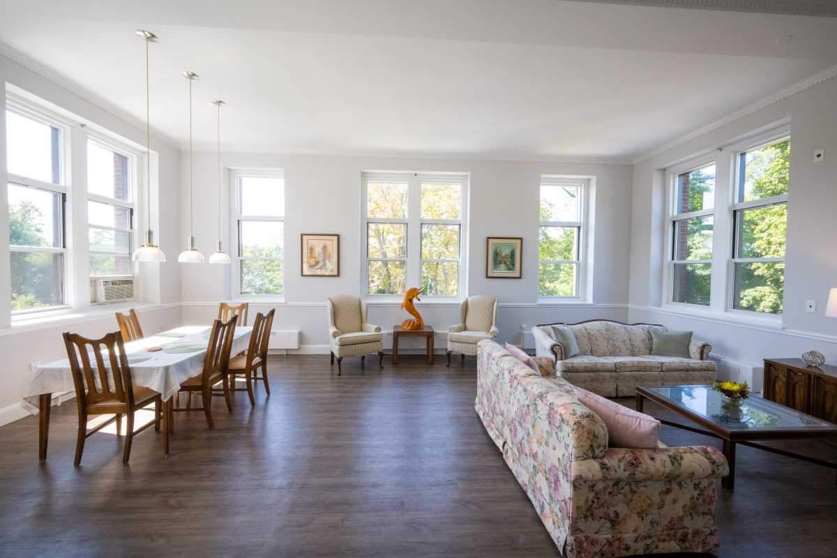 At University of Mount Saint Vincent, Dax House program helps give housing insecure students a safe place to live – Bronx Times