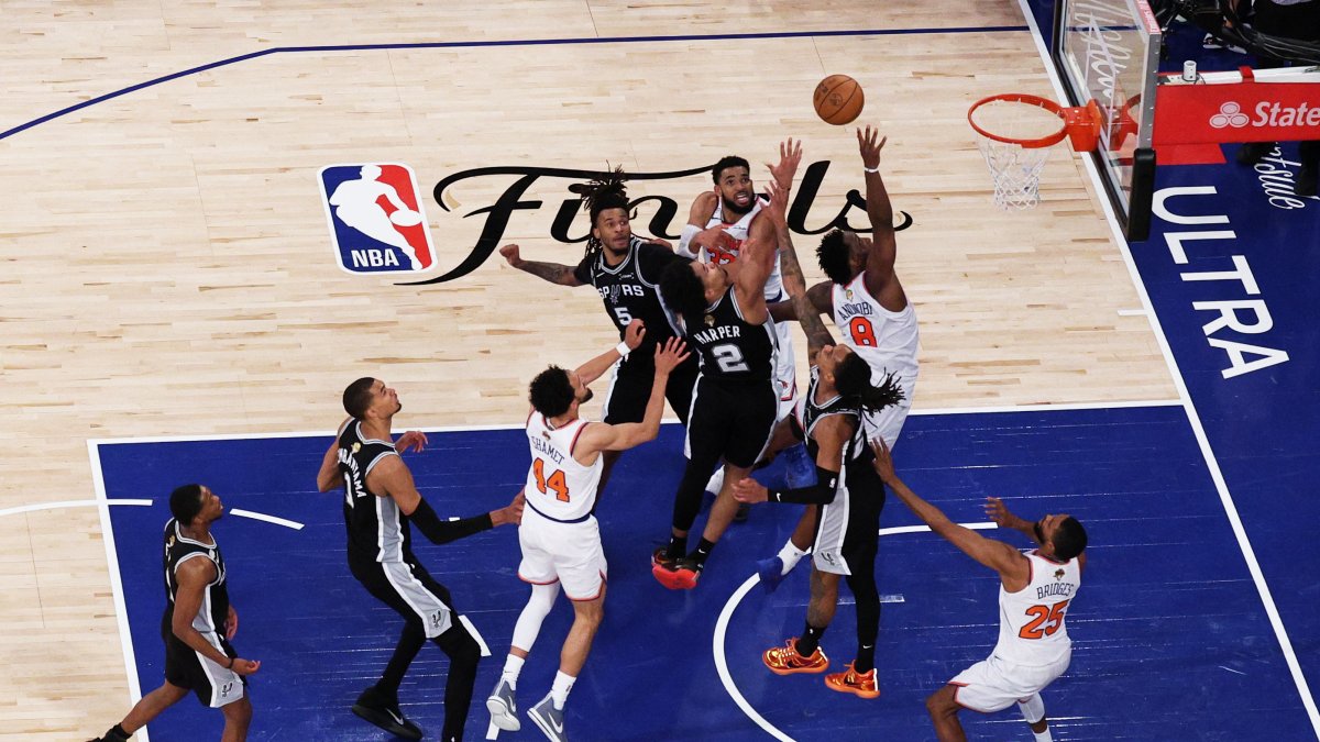 Breaking down the 4.5 seconds that made Knicks and NBA history – NBC New York