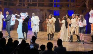 Video: HAMILTON Cast Sings 'New York, New York' For the Knicks at Curtain Call