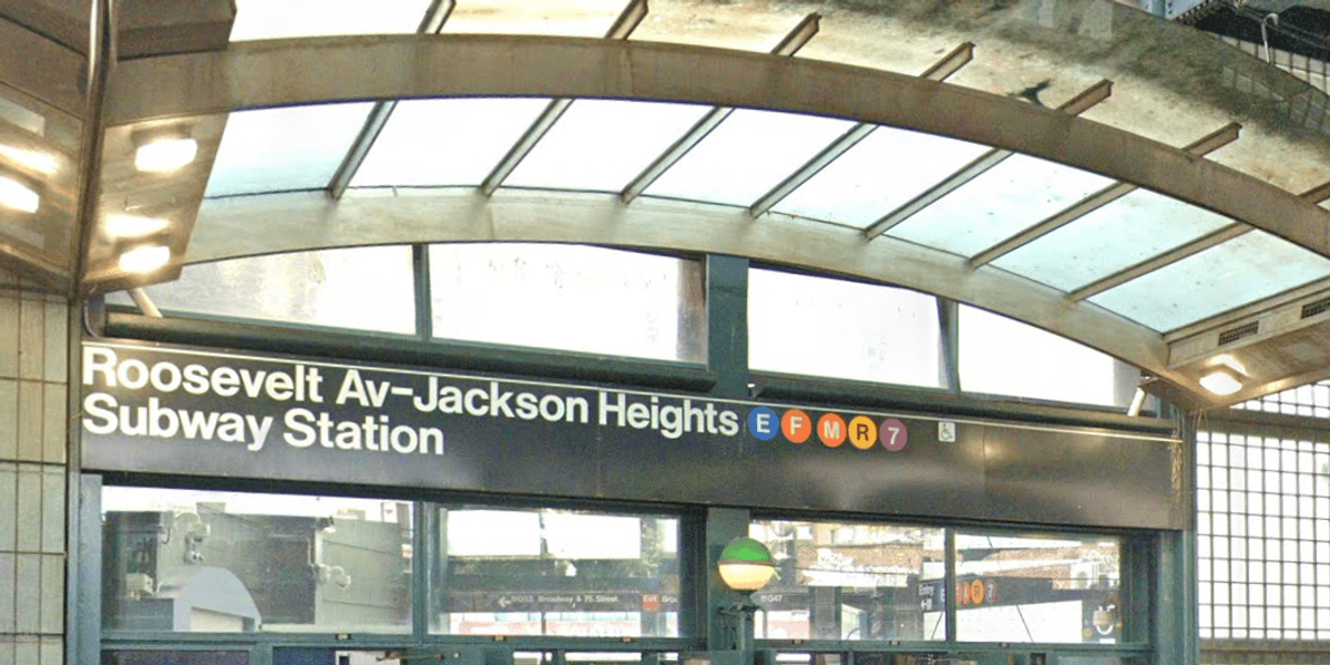 Woman stabbed in neck, hand on Queens E train