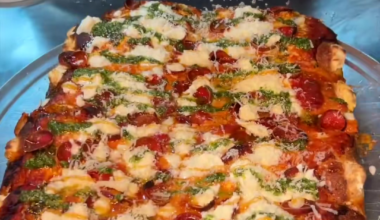 This Stuffed Ricotta Pizza From Staten Island Is A Total Game Changer