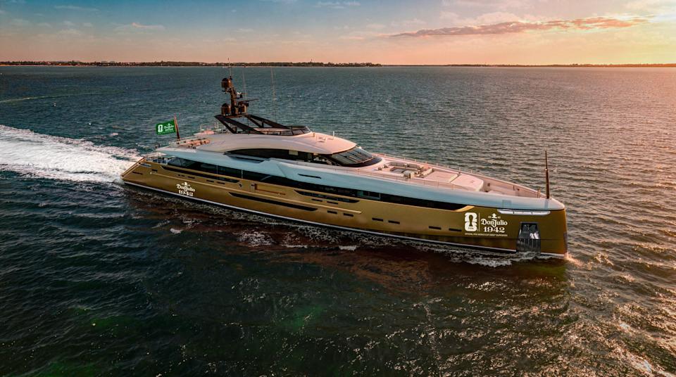 Centered around the docking of a 200+ foot megayacht along the Hudson River, Port of Champions will be a fully immersive Tequila Don Julio 1942 footprint spanning Piers 59 at Chelsea Piers.