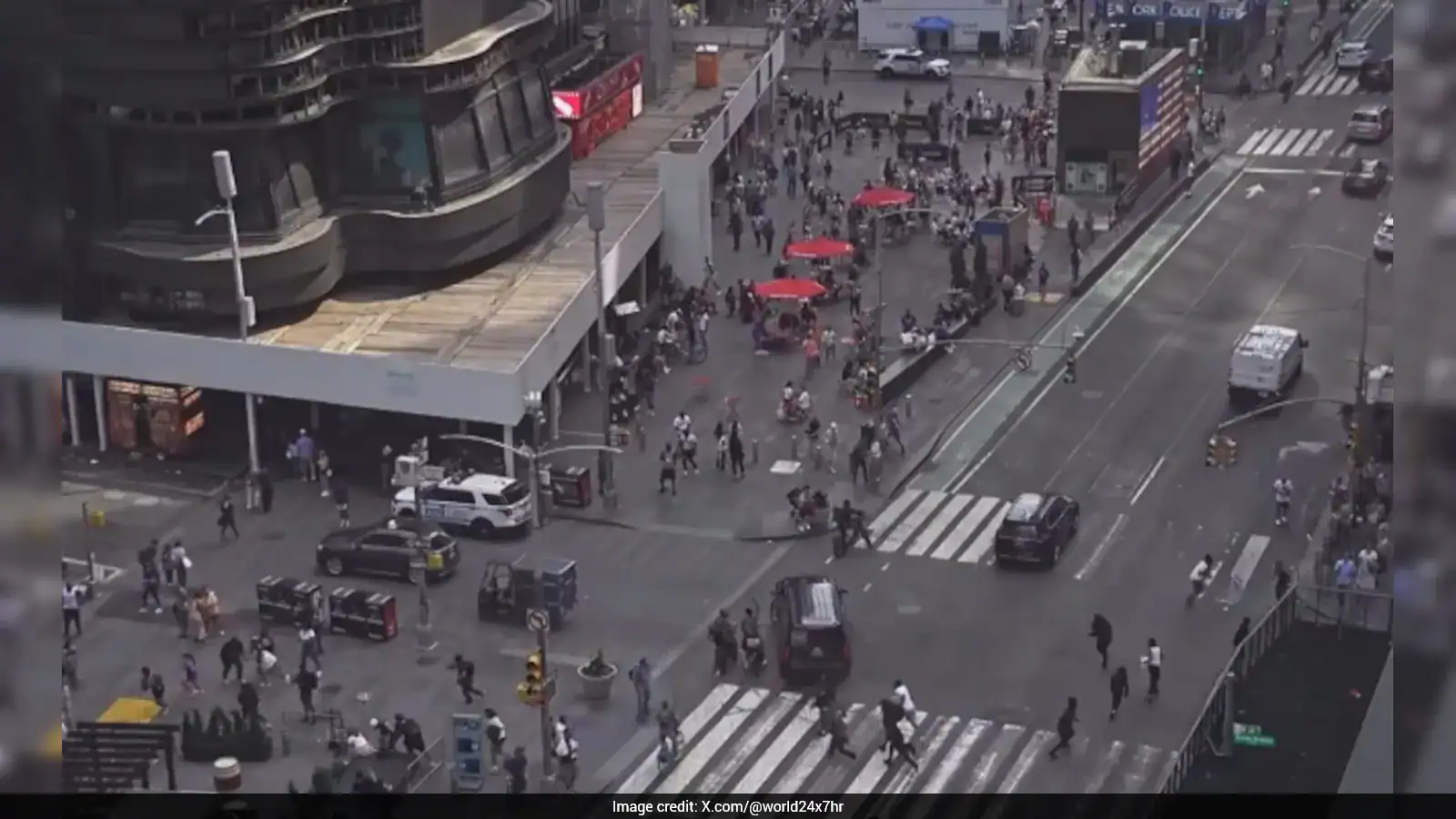 Times Square shooting, Video: 1 Hurt As Shots Fired At New York's Times Square, People Run For Cover