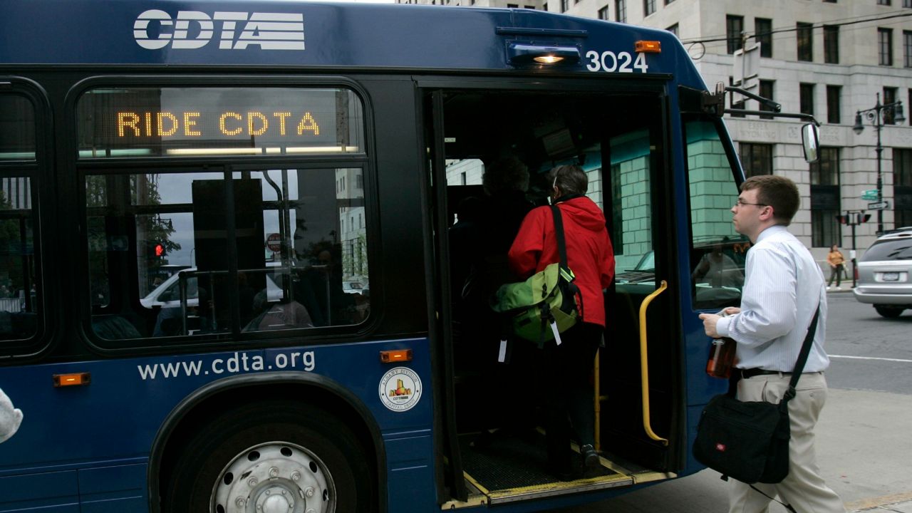 New York bus systems fall short on punctuality, report finds
