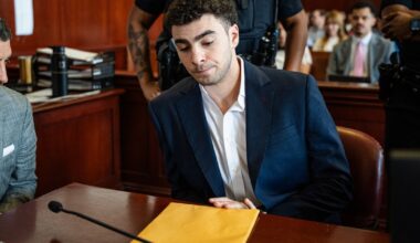 Luigi Mangione will not pursue psychiatric defense in UnitedHealthcare CEO's killing