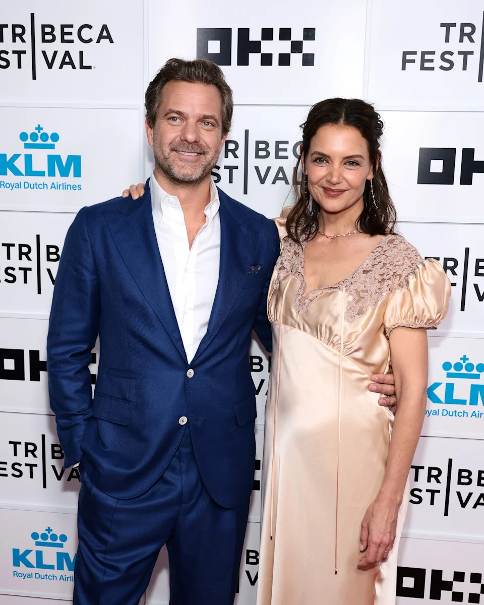 GettyImages-2280224230Joshua-Jackson-Spotted-Out-and-About-in-New-York-City-With-Model-Olivia-Burgess.jpg
