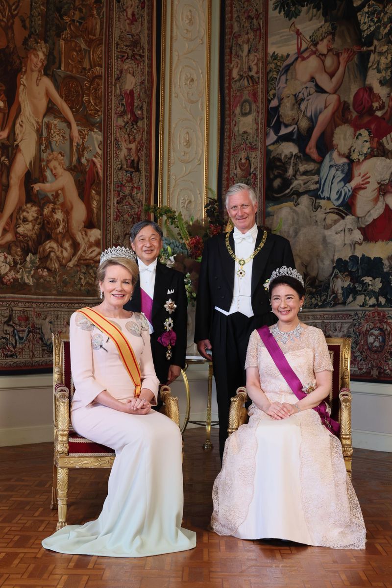 Queen Mathilde and King Philippe joined Emperor Naruhito and Empress Masako for an official portrait at the Royal Castle of Laeken during the Japanese state visit to Belgium.