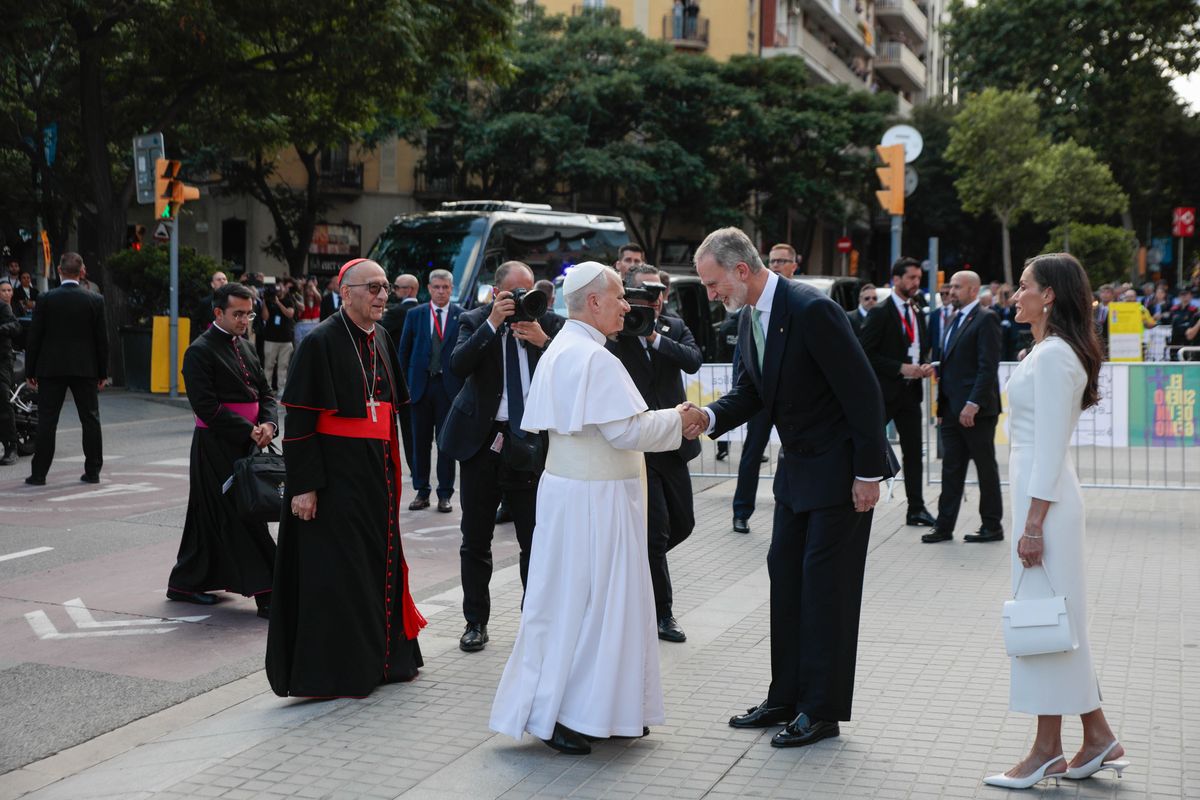 King Felipe and Queen Letizia arrive at Barcelona's Sagrada Família to attend a historic Mass celebrated by Pope Leo XIV.