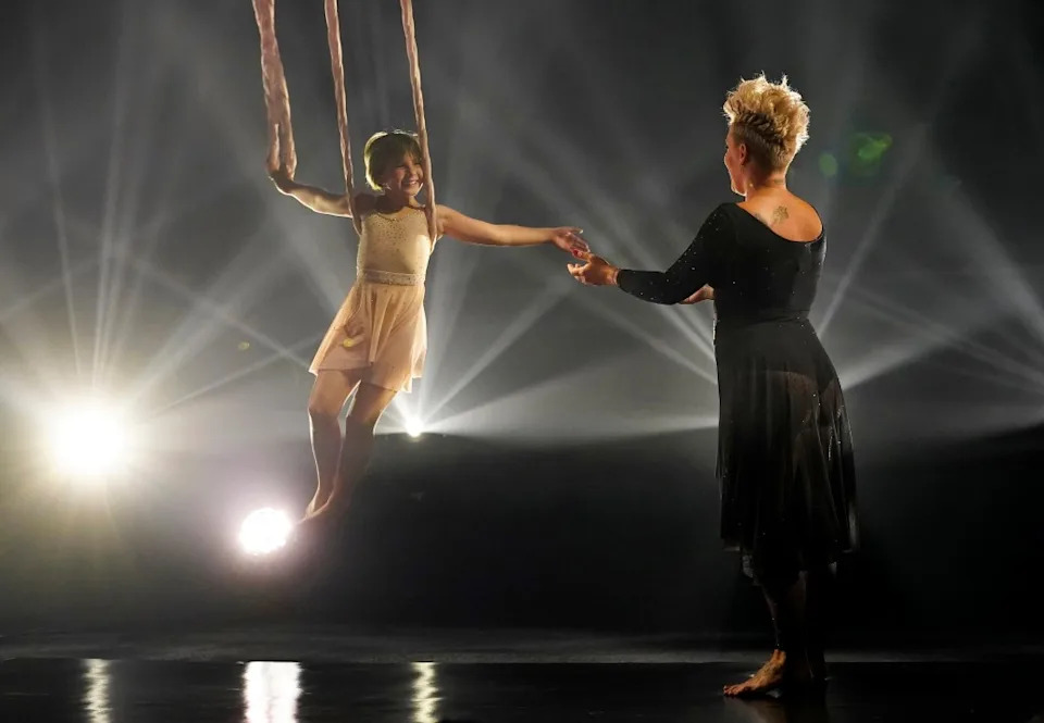 Icon award recipient Pink performs with her daughter Willow
