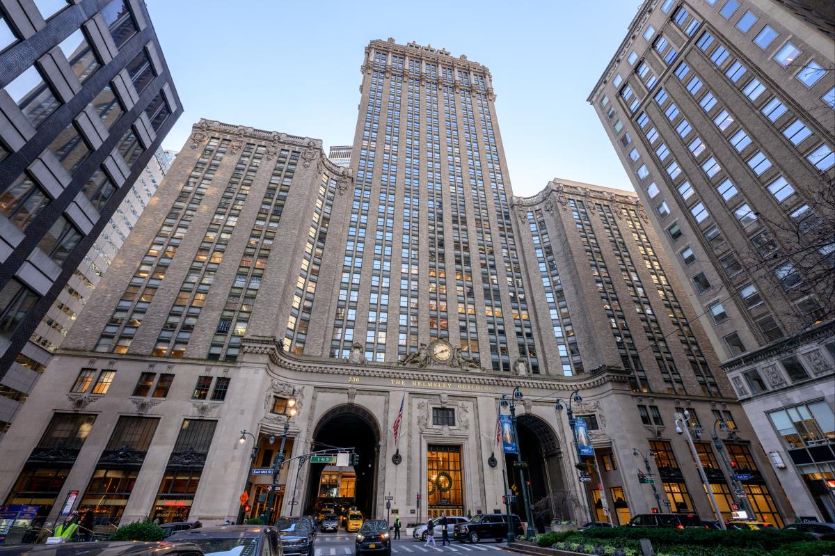 NYC's Helmsley Building seeks a $670M sale