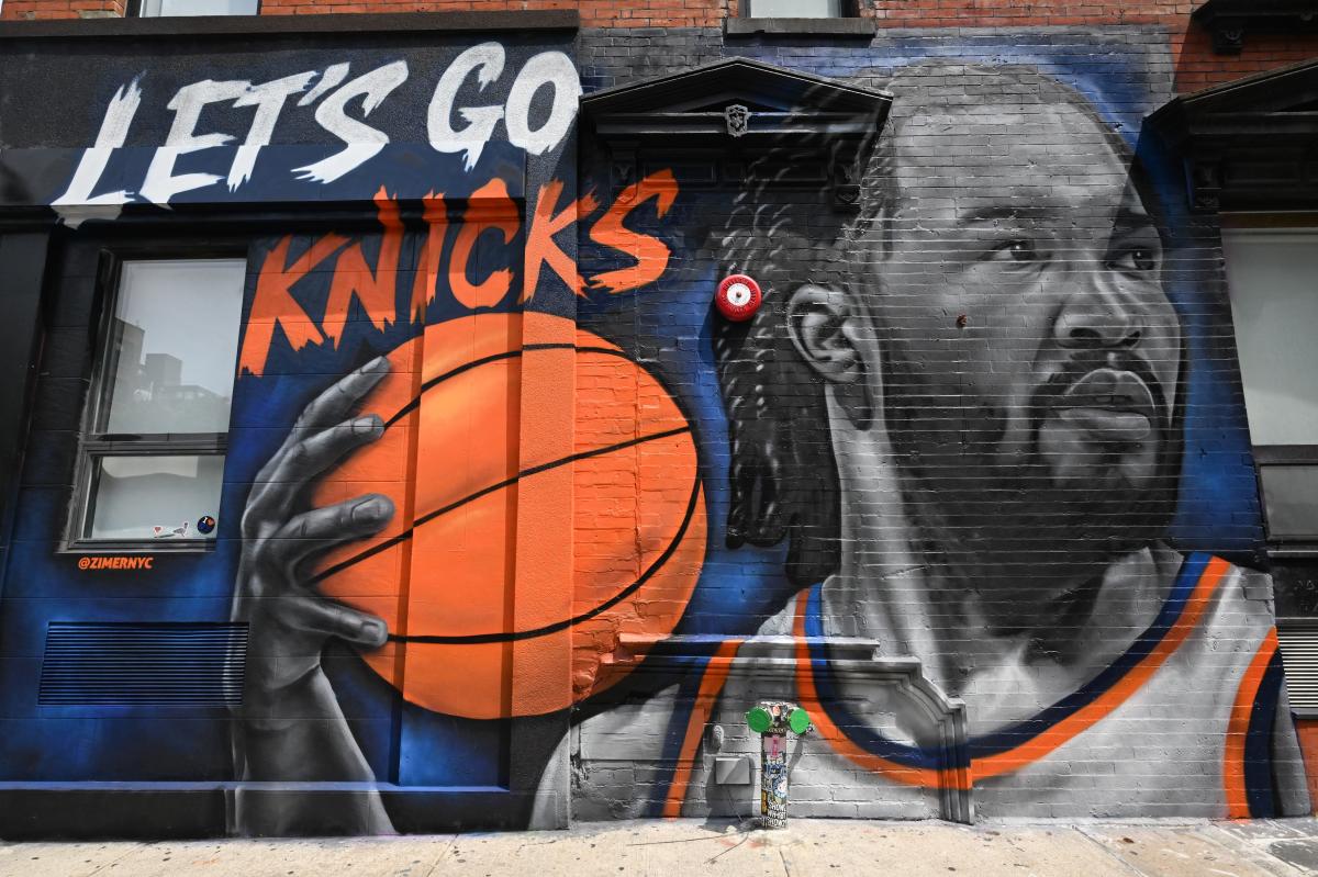 Knicks' art pops up all over NYC as fans paint the city orange and blue during historic championship run