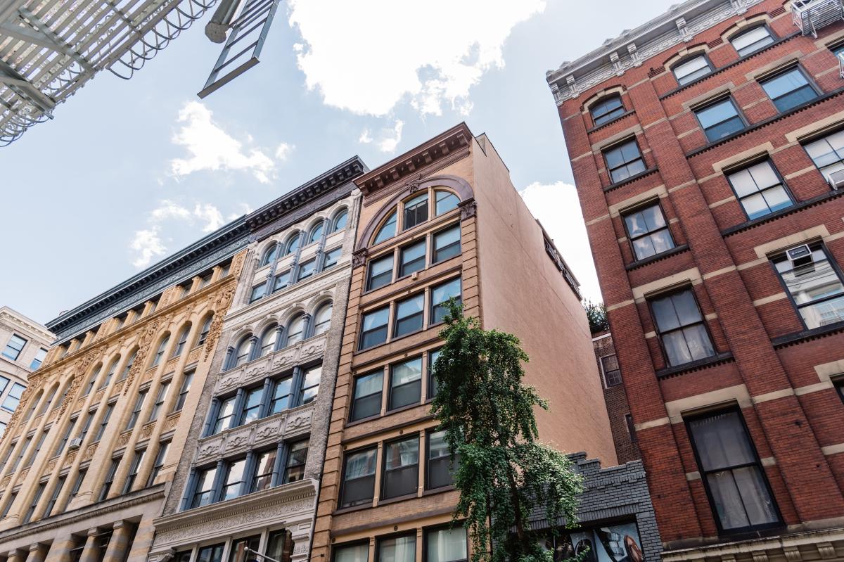 Manhattan median rents hit record high with nearly 10% increase over a year