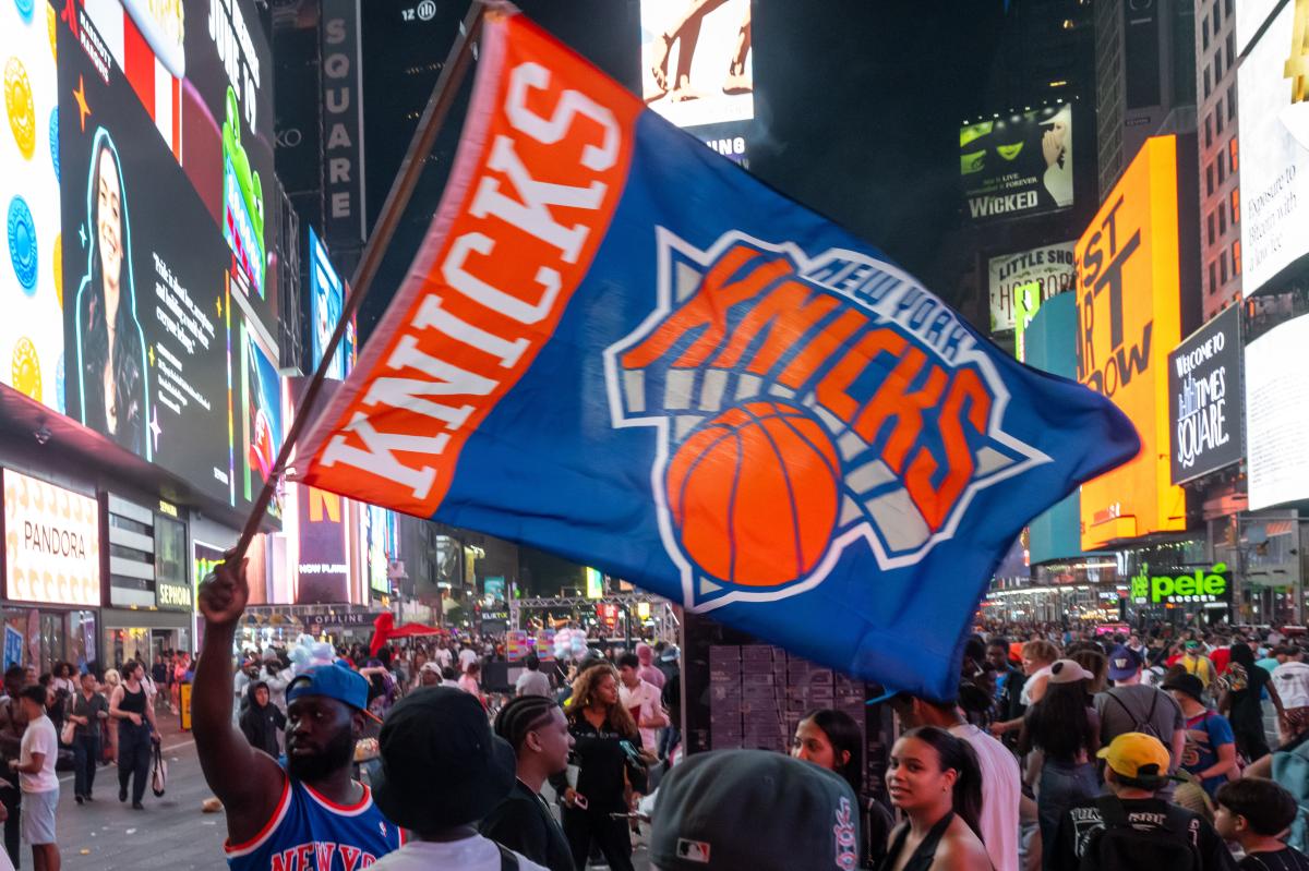 NYC food deals for your Knicks championship parade day party