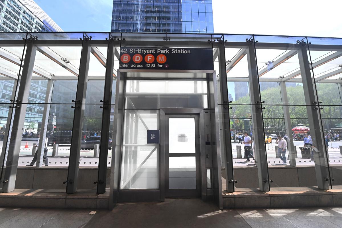 Tourist stabbed in the stomach at NYC subway station