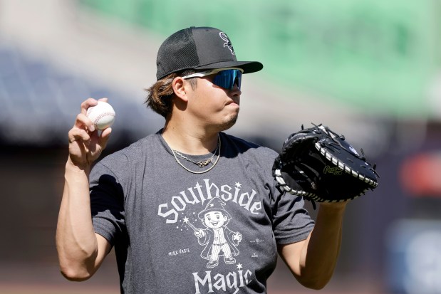 Munetaka Murakami of the Chicago White Sox, who is on the injured list, throws on the field before a game against the New York Yankees at Yankee Stadium on June 16, 2026, in New York City. (Jim McIsaac/Getty Images)