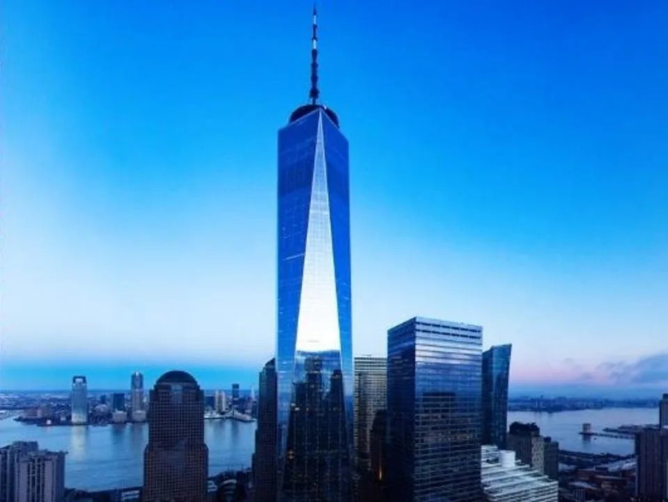A towering hotel in New York City.