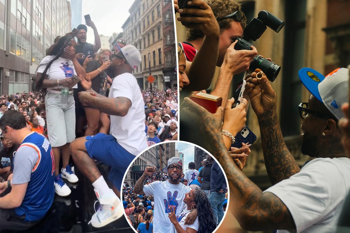NYC couple gets engaged atop NYPD car during Knicks parade
