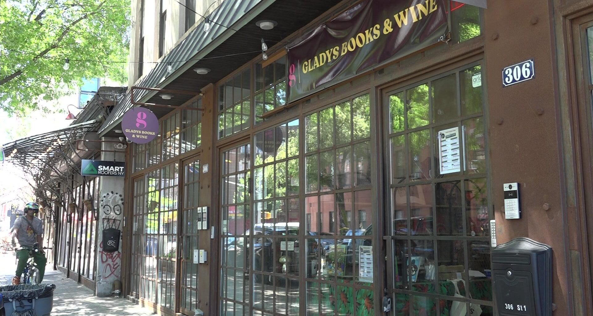 News 12 | Brooklyn | Bed Stuy Bookstore And Wine Bar Looks To Recover From Flooding