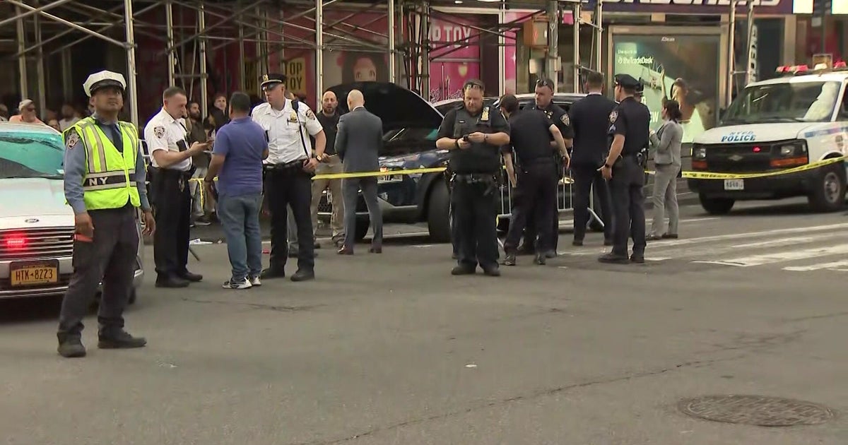 Juvenile in custody after shots fired in Times Square, police say