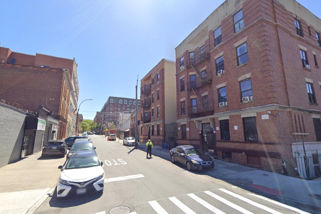 Street and Park Avenue in NYC, where two teens were stabbed during a robbery attempt.