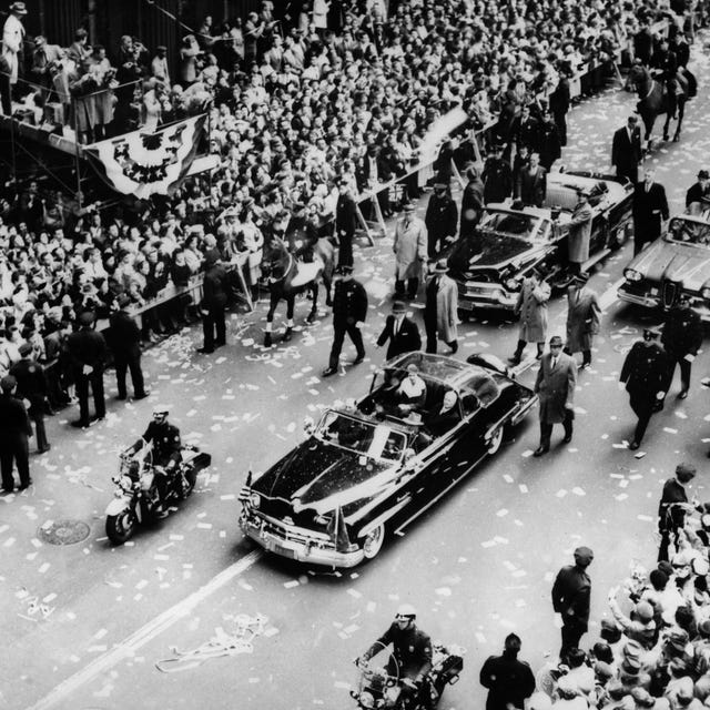 Elisabeth II. von GB/ bei einer Fahrt durch New York Elisabeth II. von GB/ bei einer Fahrt durch New York