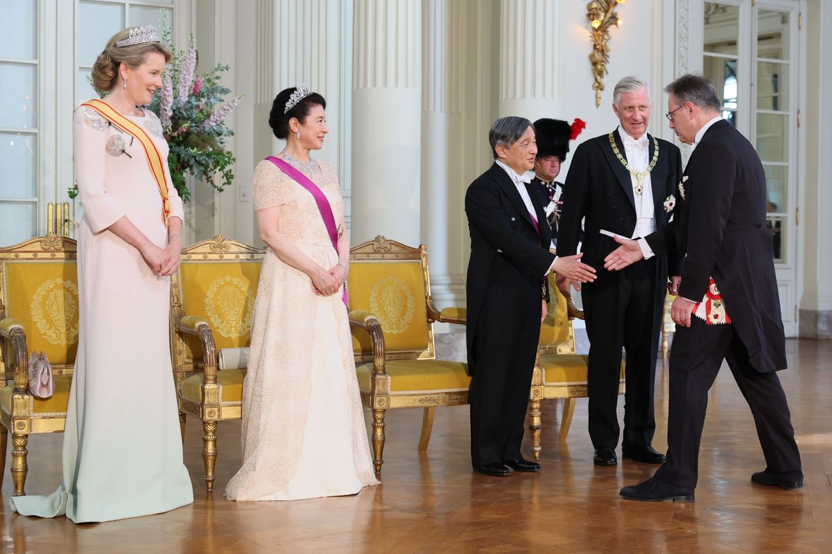 Queen Mathilde completed her evening transformation with the historic Diamond Empire Tiara and the prestigious Order of the Chrysanthemum.