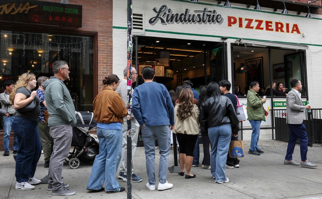 People wait in line outside L’industrie Pizzeria in New York City on May 15. Photo: AFP