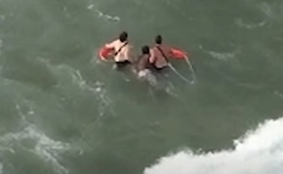 FDNY drone operator spots swimmers caught in riptide off Rockaway Beach days after Bronx teen’s body was recovered off Breezy Point – QNS