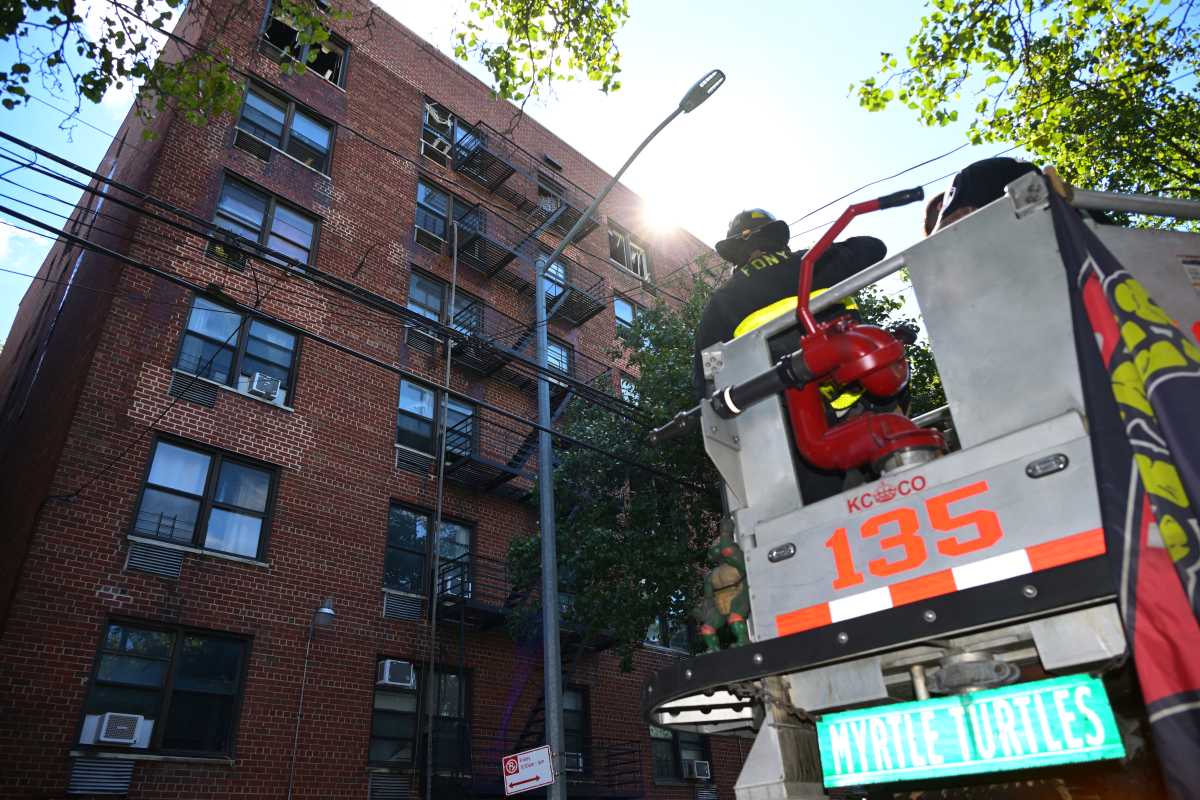 Dozen firefighters, cops injured during 5-alarm fire in Elmhurst apartment building that displaced nearly 50 households: FDNY – QNS