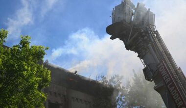 Four firefighters hurt while battling three-alarm fire in Hunters Point: FDNY – QNS