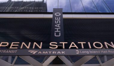 5 people stabbed inside Manhattan’s Penn Station