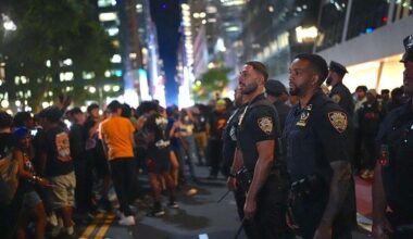 New Yorker confronts unruly Knicks fans: "This is our city"