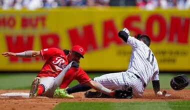 Burns wins 8th straight decision, Reds beat Yankees 4-1