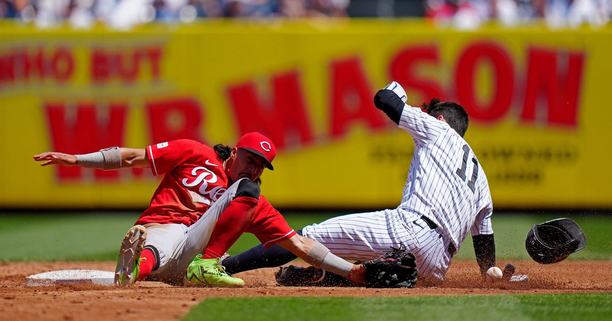 Burns wins 8th straight decision, Reds beat Yankees 4-1