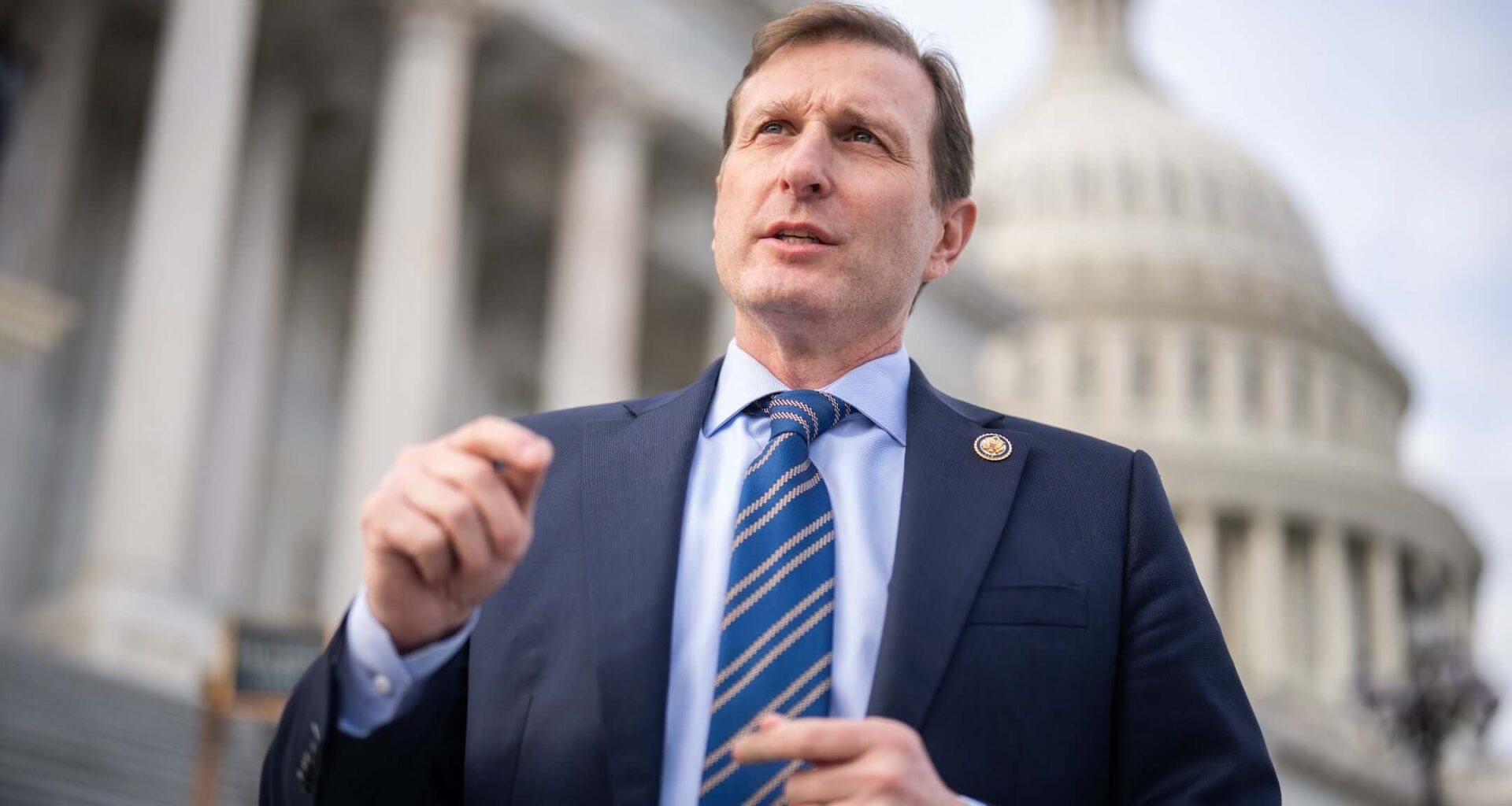 NY cafe deactivates account after backlash over treatment of Rep. Goldman – The Forward