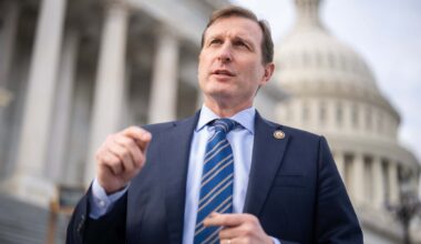 NY cafe deactivates account after backlash over treatment of Rep. Goldman – The Forward