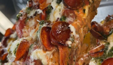 This Staten Island Spot Stuffs An Entire Pizza With Ricotta And It Is Absolutely Insane