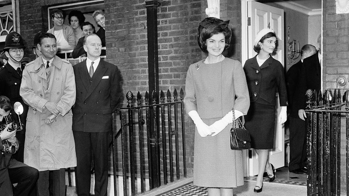 Mrs. Jacqueline Kennedy leaving No. 4 Buckingham Place in London.