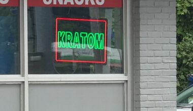 A business in Oneida County displays a sign for Kratom. (Spectrum News 1/Melissa Krull)