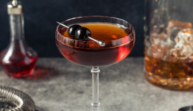 The Best Sweet Vermouth For Manhattan Cocktails, According To An Expert