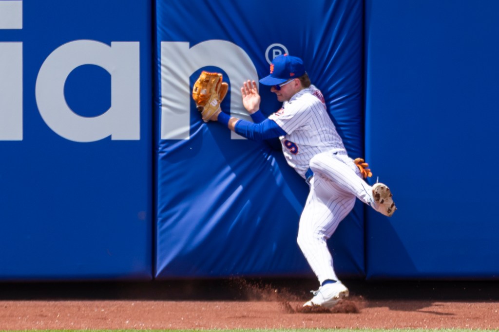 New York Mets center fielder A.J. Ewing making a nice catch.