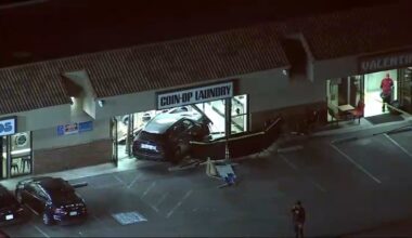 1 person killed after car slams into Manhattan Beach laundromat – NBC Los Angeles
