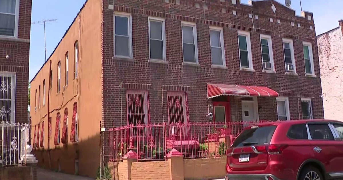 Queens man charged after allegedly stealing deed to home of woman with dementia