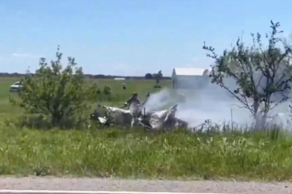 12 dead after plane full of sky divers crashes near Kansas City