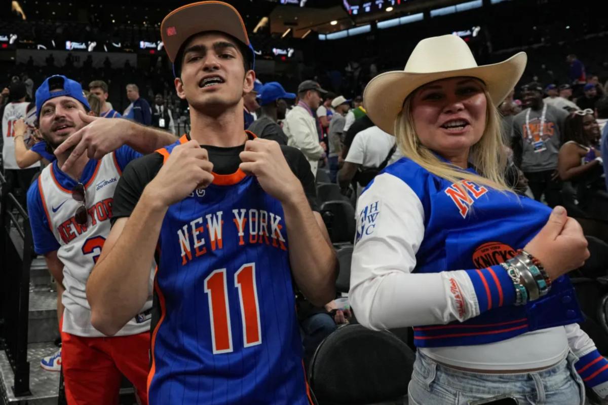Knicks fans scramble to find way to San Antonio for Game 5 after storm causes travel chaos
