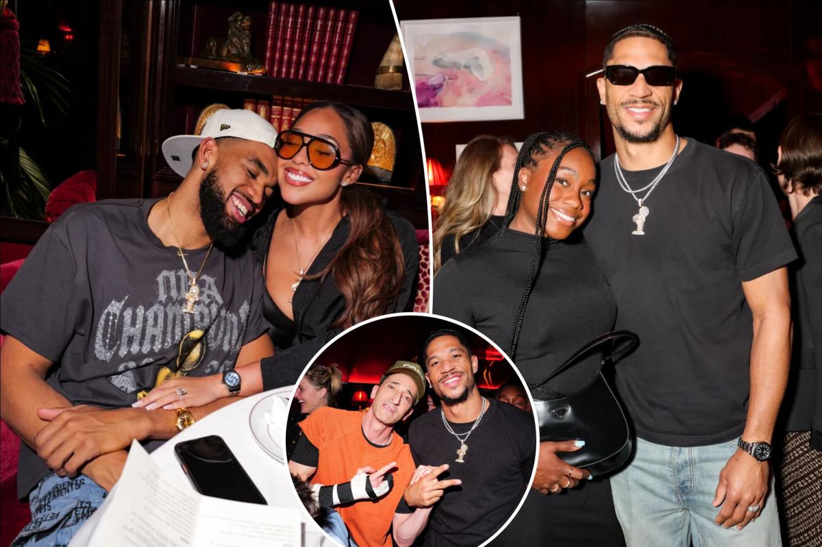 Knicks celebrate with A-listers after championship parade