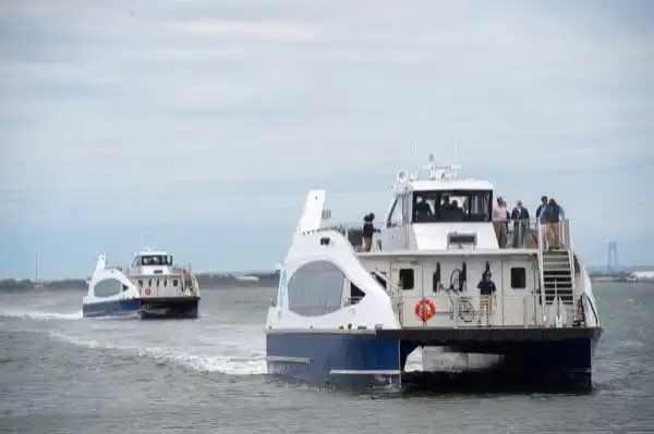 NYC Ferry crew spots boater in need of rescue from rough waters of Jamaica Bay off Rockaway Park – QNS
