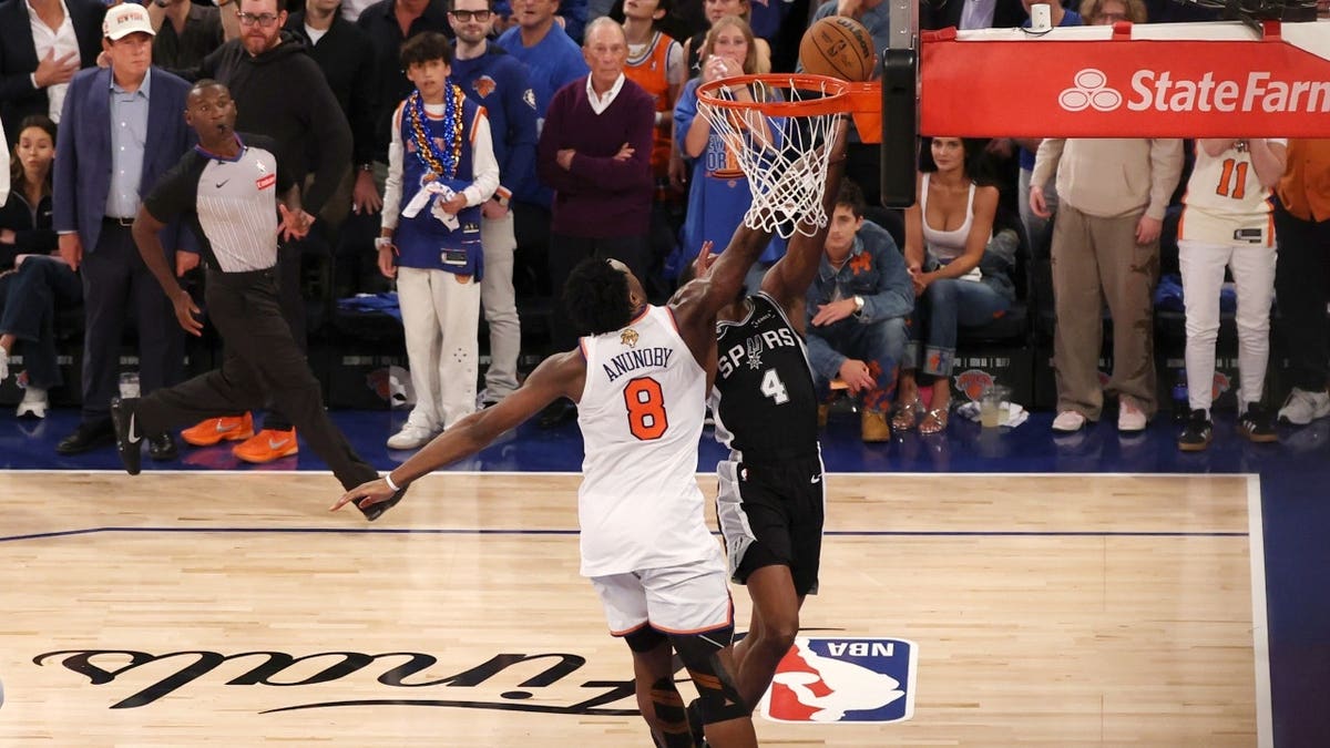 New York Knicks forward Og Anunoby blocks San Antonio Spurs guard De'aaron Fox during NBA Finals game.