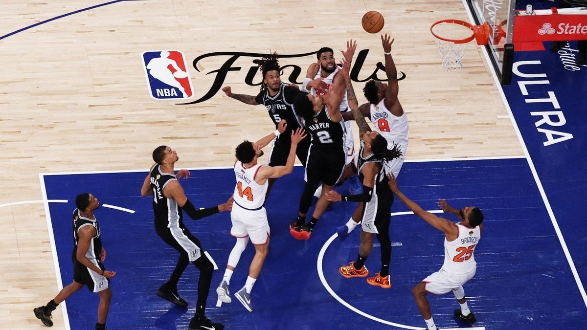 New York Knicks forward OG Anunoby makes a game-winning tip shot vs. the San Antonio Spurs in Game 4 of the 2026 NBA Finals at Madison Square Garden.